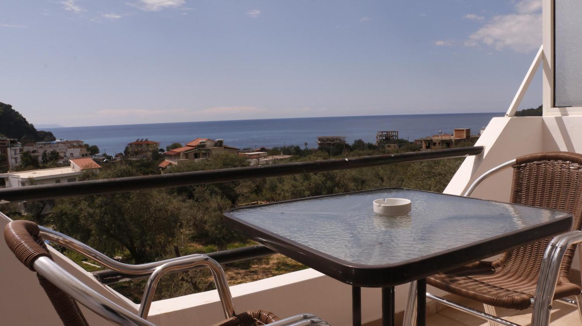 Velco Bb Himara Bed and Breakfast Buitenkant foto