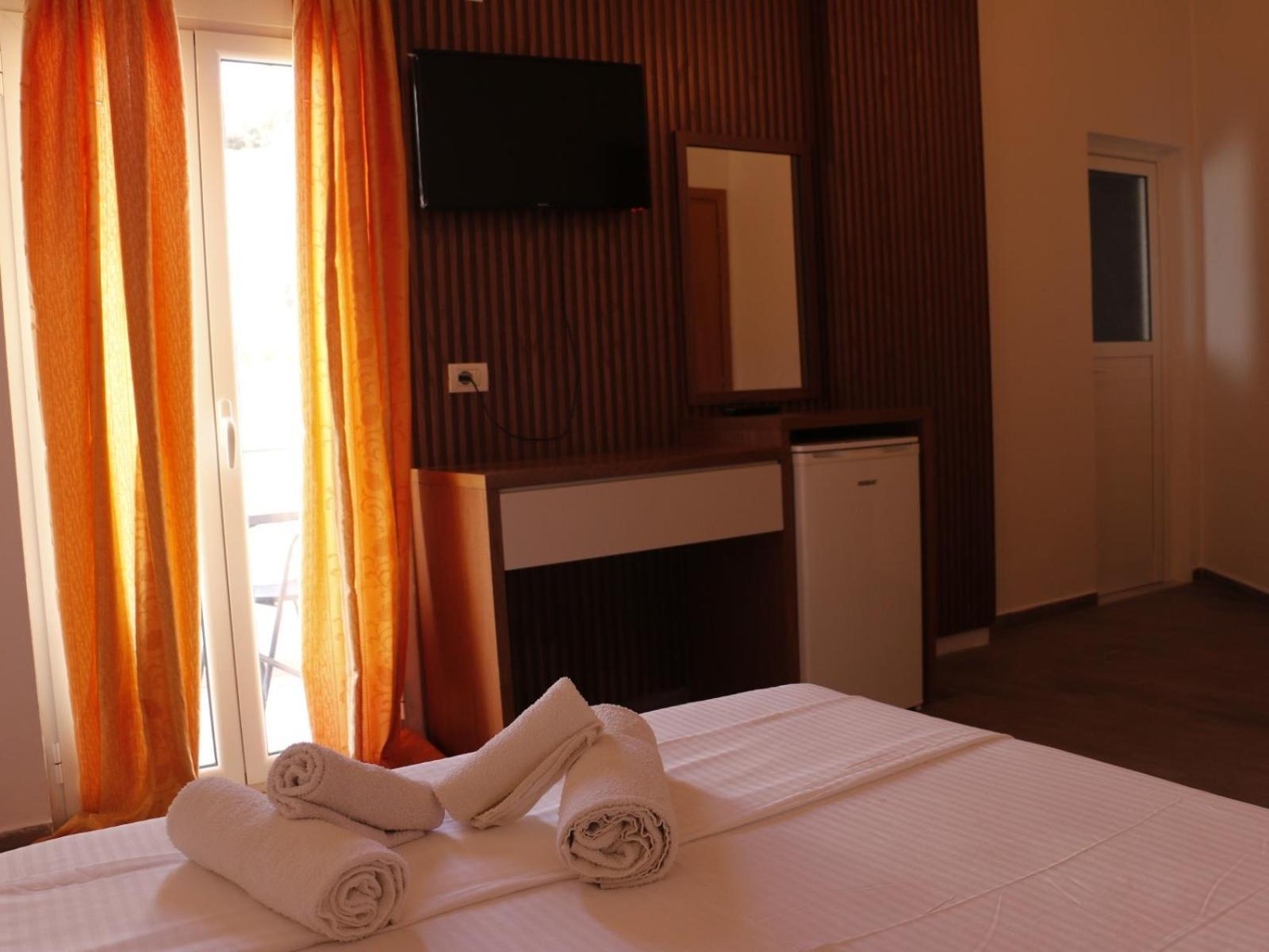 Velco Bb Himara Bed and Breakfast Buitenkant foto